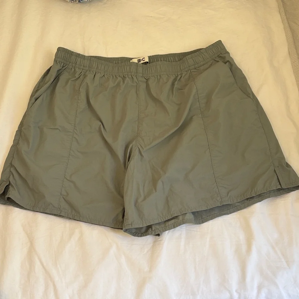 Uniqlo C Collection Women’s Small Athletic Geared Gray Shorts - Picture 7 of 10